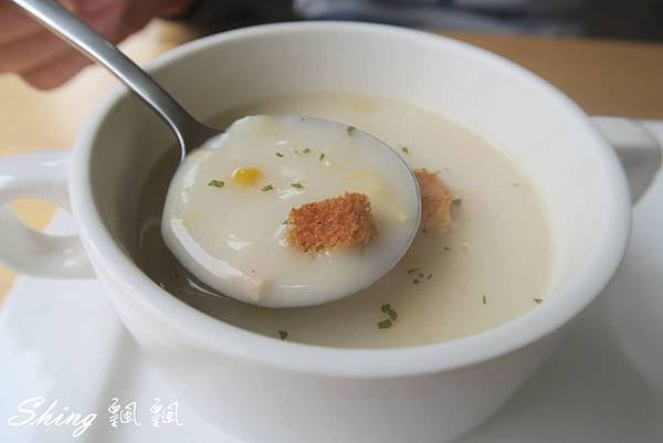 [台中] White Kitchen 懷特廚房-有英國唐寧茶相伴的精緻素食異國料理 @博士生瘋狂日記