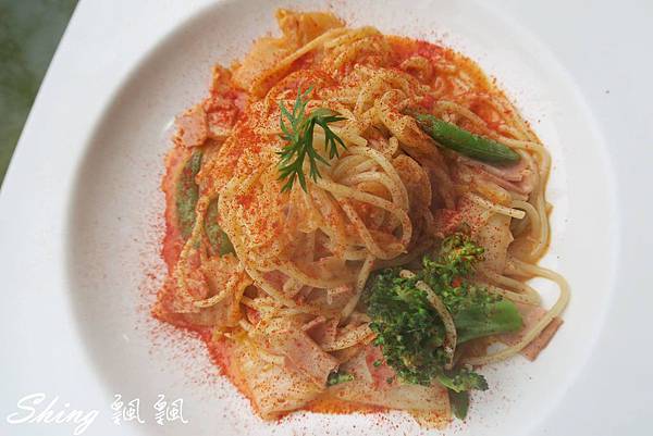 [台中] White Kitchen 懷特廚房-有英國唐寧茶相伴的精緻素食異國料理 @博士生瘋狂日記