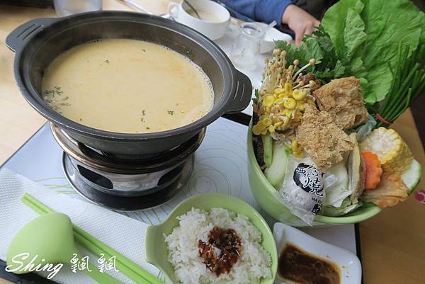 [台中] White Kitchen 懷特廚房-有英國唐寧茶相伴的精緻素食異國料理 @博士生瘋狂日記