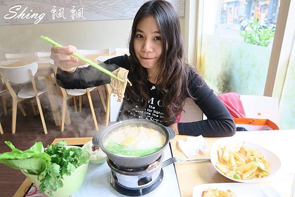 [台中] White Kitchen 懷特廚房-有英國唐寧茶相伴的精緻素食異國料理 @博士生瘋狂日記