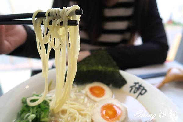 [台中] 御麵屋-九州風味屋台拉麵 @博士生瘋狂日記