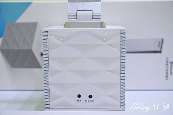 [生活] Luxy Star樂事達音樂立方藍芽LED護眼檯燈，三段式亮度，平面180度都沒問題! @博士生瘋狂日記