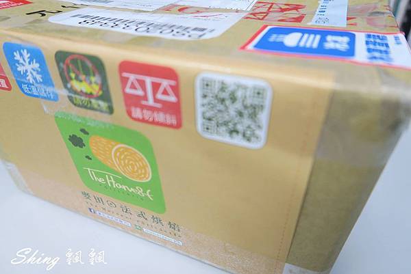 [宅配] 麥田⊙法式甜點 &infin;The Harvest 花愛媽咪蘋果派-精緻限量的手工立體雕刻蘋果花，加上金箔點綴美的生動浪漫讓人捨不得吃 @博士生瘋狂日記