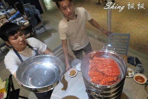 [台中] 韓國釜山‧珍妮佛-頂級九層海鮮塔威猛登場，就是要大口燒酒配海鮮趕上韓風潮流 @博士生瘋狂日記
