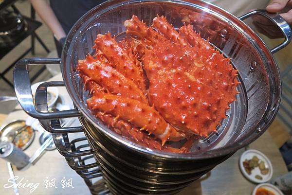 [台中] 韓國釜山‧珍妮佛-頂級九層海鮮塔威猛登場，就是要大口燒酒配海鮮趕上韓風潮流 @博士生瘋狂日記