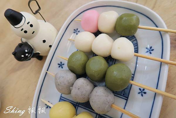 [台中] 波屋 BORU BORU -日式彩色烤糰子+熱呼呼仙草雪人刨冰 @博士生瘋狂日記