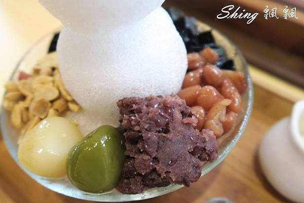 [台中] 波屋 BORU BORU -日式彩色烤糰子+熱呼呼仙草雪人刨冰 @博士生瘋狂日記