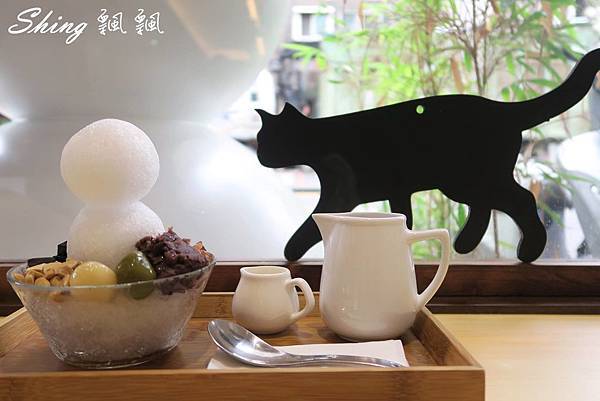 [台中] 波屋 BORU BORU -日式彩色烤糰子+熱呼呼仙草雪人刨冰 @博士生瘋狂日記