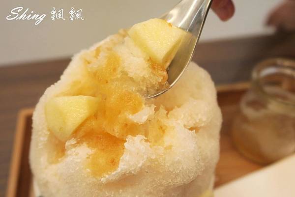 [台中] 波屋 BORU BORU -日式彩色烤糰子+熱呼呼仙草雪人刨冰 @博士生瘋狂日記