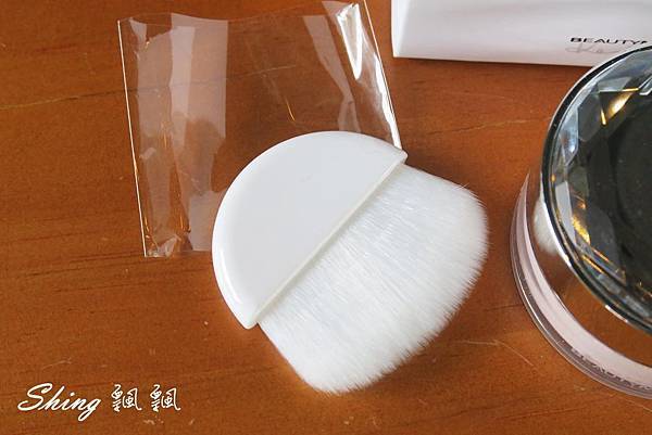 [美妝] BeautyMaker雪花觸感冰心粉體《冰紛淨白水蜜粉》，夏天最受歡迎蜜粉推薦! @博士生瘋狂日記