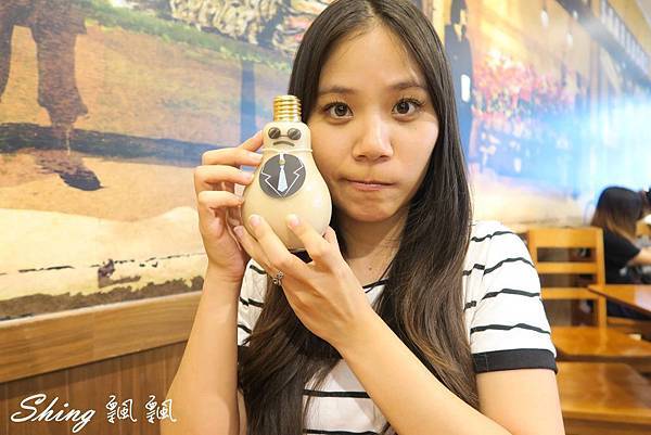 [台北] 全台獨家義芙糖Eve&T超可愛表情燈泡鮮奶茶-板橋車站新進駐大型燈泡瓶 @博士生瘋狂日記