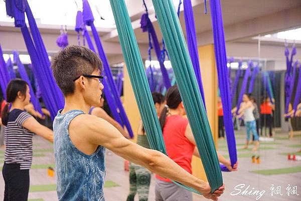 [運動] 台中CORE YOGA 空中療瘉 – 400坪落地窗空間，最專業有質感的空中瑜珈 @博士生瘋狂日記