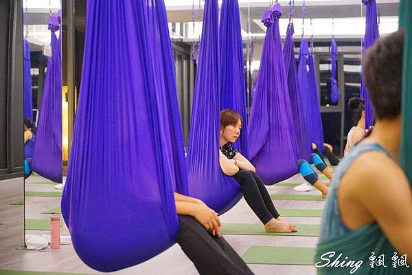 [運動] 台中CORE YOGA 空中療瘉 – 400坪落地窗空間，最專業有質感的空中瑜珈 @博士生瘋狂日記