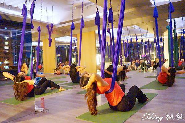 [運動] 台中CORE YOGA 空中療瘉 – 400坪落地窗空間，最專業有質感的空中瑜珈 @博士生瘋狂日記