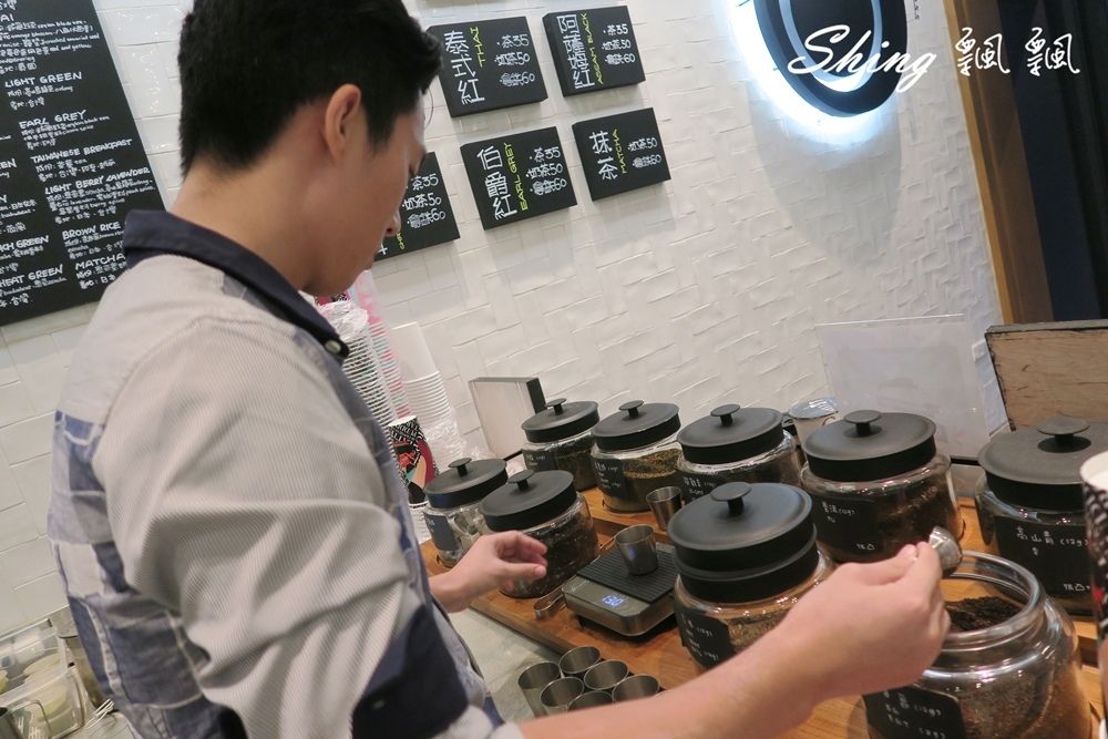 [台中] TEA SHOP EXPRESS – 逢甲夜市超人氣質感飲料，飄飄私心推薦愛店 @博士生瘋狂日記