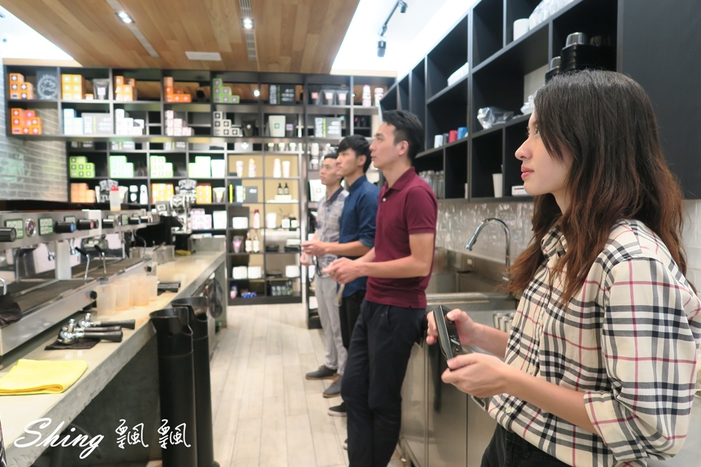 [台中] TEA SHOP EXPRESS – 逢甲夜市超人氣質感飲料，飄飄私心推薦愛店 @博士生瘋狂日記