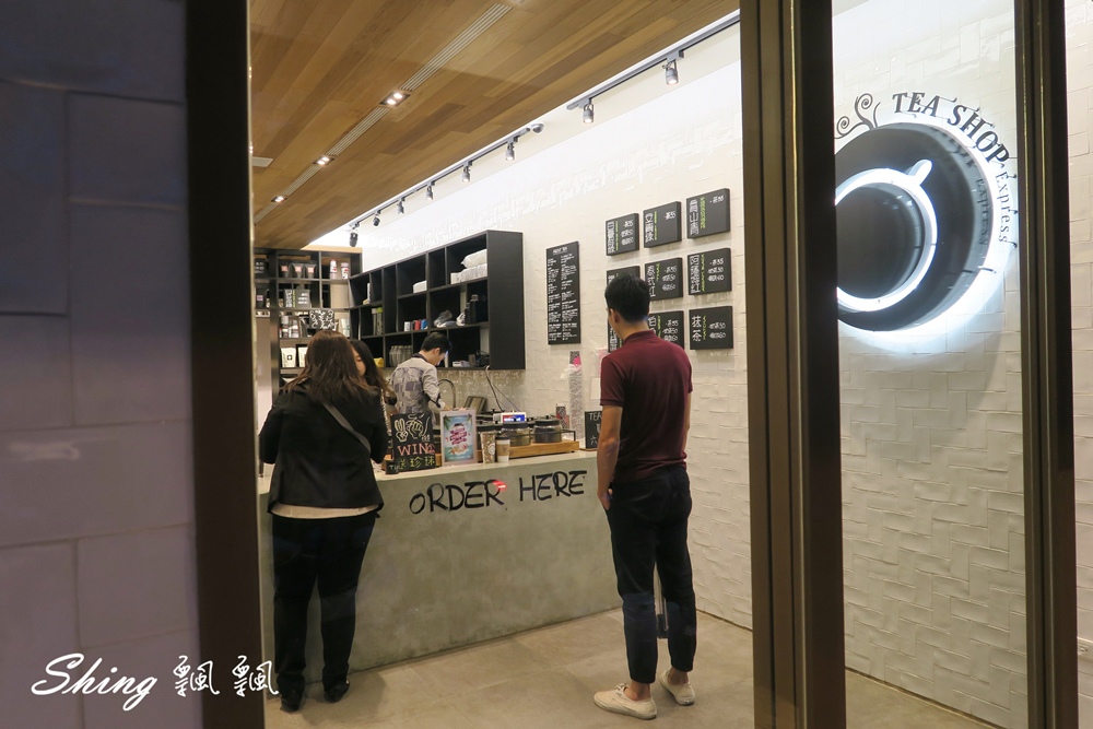 [台中] TEA SHOP EXPRESS – 逢甲夜市超人氣質感飲料，飄飄私心推薦愛店 @博士生瘋狂日記