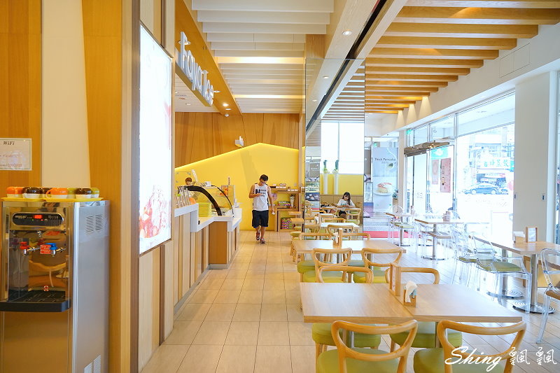 [台中] 法雅逢甲店-糖村冰品甜點雪花冰，熱門珍珠奶茶口味跟熱呼呼厚鬆餅大推薦 @博士生瘋狂日記