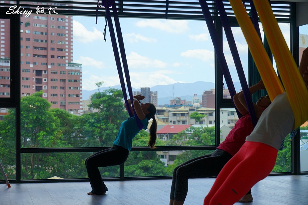 [台中] Core Yoga空中流動-鍛鍊平衡 & 核心肌群的空中瑜珈 @博士生瘋狂日記