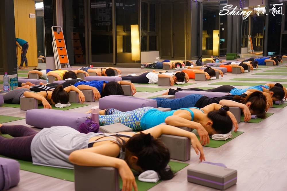 [台中] Core Yoga陰瑜珈-感受內在深層肌肉放鬆技巧，調整脊椎側彎好運動 @博士生瘋狂日記