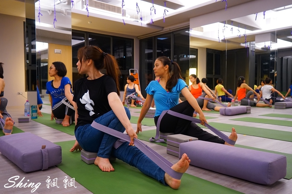 [台中] Core Yoga陰瑜珈-感受內在深層肌肉放鬆技巧，調整脊椎側彎好運動 @博士生瘋狂日記