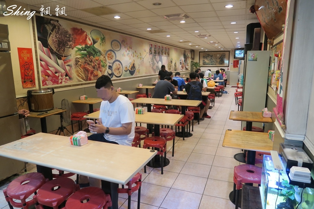 [台中] 逢甲大學便當街-逢甲大學生最愛平價大丁拉麵，軟嫩雞腿一定要吃 @博士生瘋狂日記