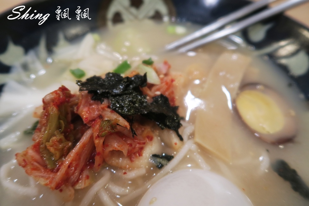 [台中] 逢甲大學便當街-逢甲大學生最愛平價大丁拉麵，軟嫩雞腿一定要吃 @博士生瘋狂日記