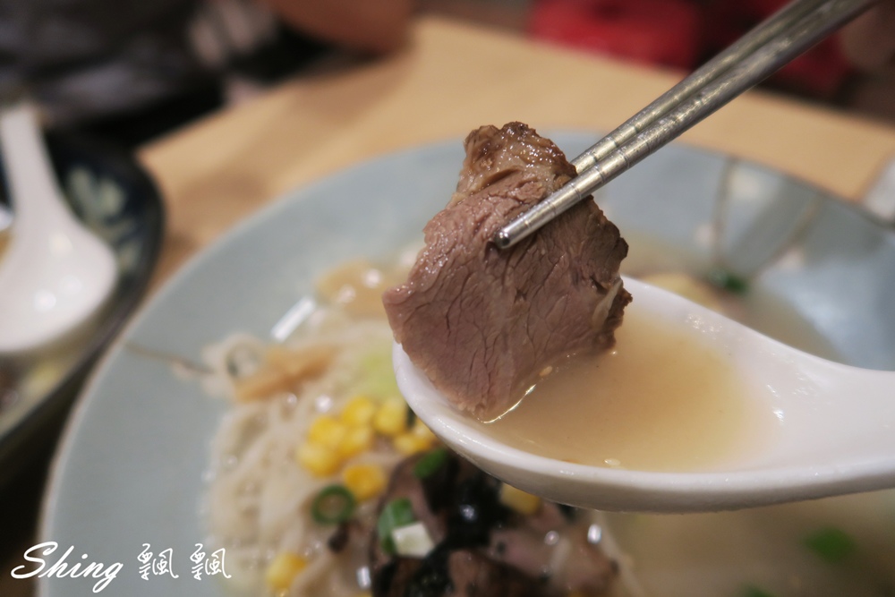 [台中] 逢甲大學便當街-逢甲大學生最愛平價大丁拉麵，軟嫩雞腿一定要吃 @博士生瘋狂日記