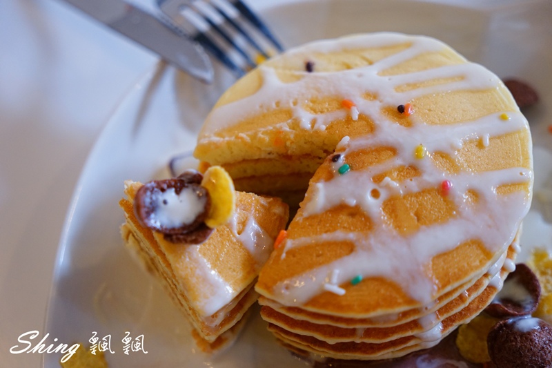 [台中] 朵喵喵咖啡館-台中貓咪餐廳主題咖啡館，乖巧暖心流浪貓認養 @博士生瘋狂日記