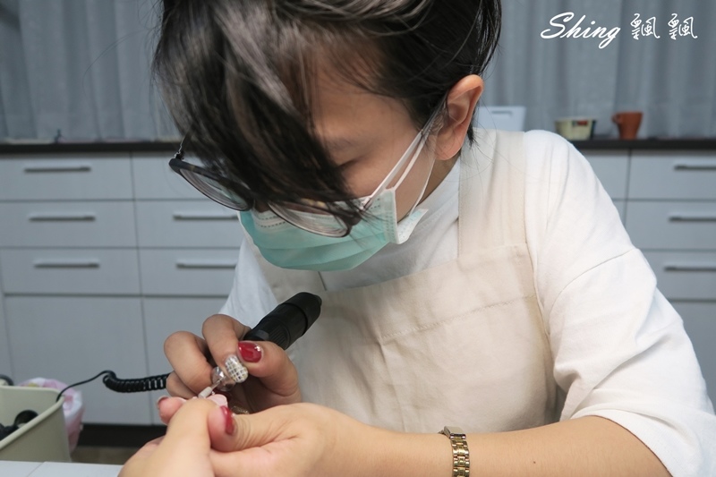 [台中] 粉艾妮美甲沙龍台中店-馬卡龍繽紛色系抓住夏天的尾巴，還享美甲免費卸甲 @博士生瘋狂日記
