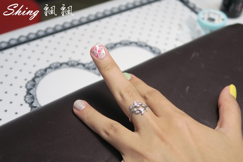 [台中] 粉艾妮美甲沙龍台中店-馬卡龍繽紛色系抓住夏天的尾巴，還享美甲免費卸甲 @博士生瘋狂日記