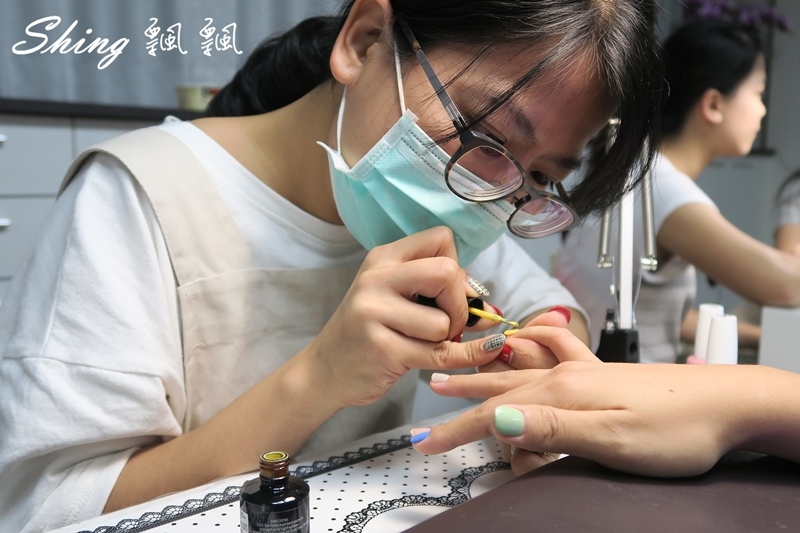[台中] 粉艾妮美甲沙龍台中店-馬卡龍繽紛色系抓住夏天的尾巴，還享美甲免費卸甲 @博士生瘋狂日記