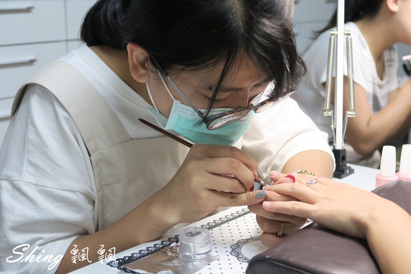 [台中] 粉艾妮美甲沙龍台中店-馬卡龍繽紛色系抓住夏天的尾巴，還享美甲免費卸甲 @博士生瘋狂日記