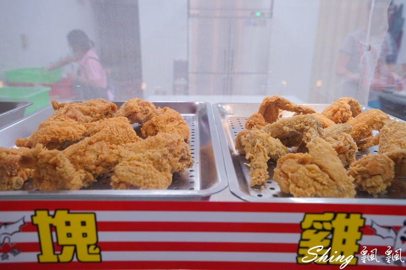[台中] 小魔頭美式炸雞-太平炸雞推薦，酥脆金黃外衣，雞汁鮮流美味，讓人允指回味 @博士生瘋狂日記