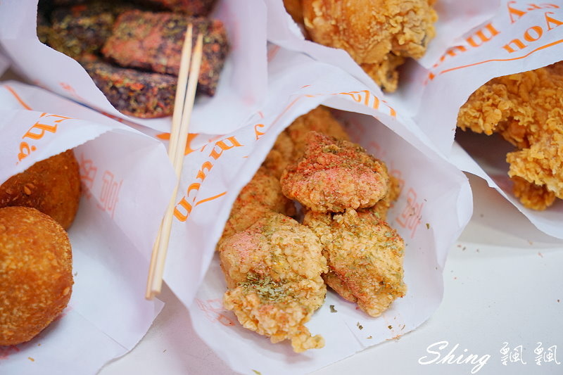 [台中] 小魔頭美式炸雞-太平炸雞推薦，酥脆金黃外衣，雞汁鮮流美味，讓人允指回味 @博士生瘋狂日記
