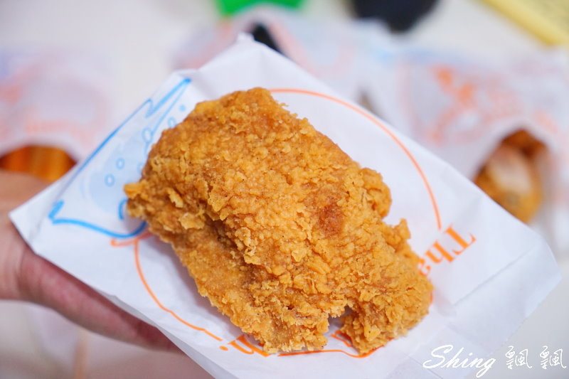 [台中] 小魔頭美式炸雞-太平炸雞推薦，酥脆金黃外衣，雞汁鮮流美味，讓人允指回味 @博士生瘋狂日記