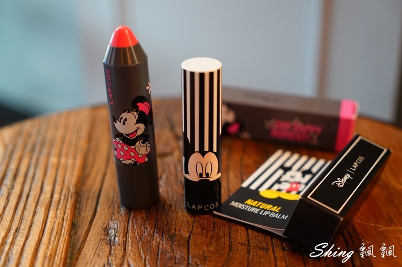 [美妝] 韓國 LAPCOS x Disney 迪士尼聯名維他命E保濕潤唇膏+超顯色LED奶油唇膏 @博士生瘋狂日記