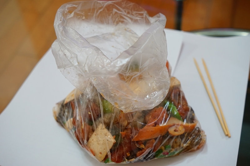 [台中] 逢甲滷味王-逢甲學生一致肯定的好吃攤位，遊客也跟風 @博士生瘋狂日記