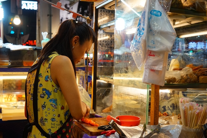 [台中] 逢甲滷味王-逢甲學生一致肯定的好吃攤位，遊客也跟風 @博士生瘋狂日記