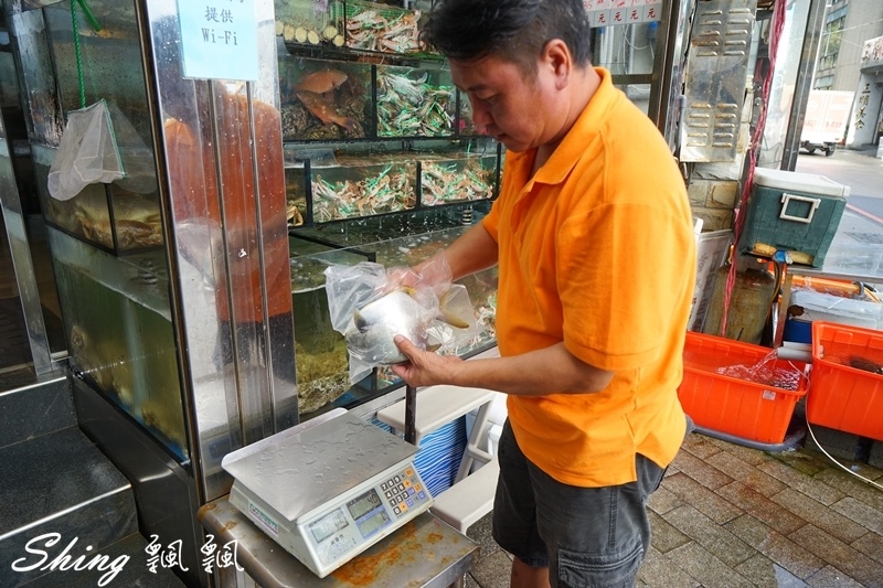 [台北] 金山萬里龜吼漁港-巧晏漁坊秋蟹現場料理新鮮肥美 @博士生瘋狂日記