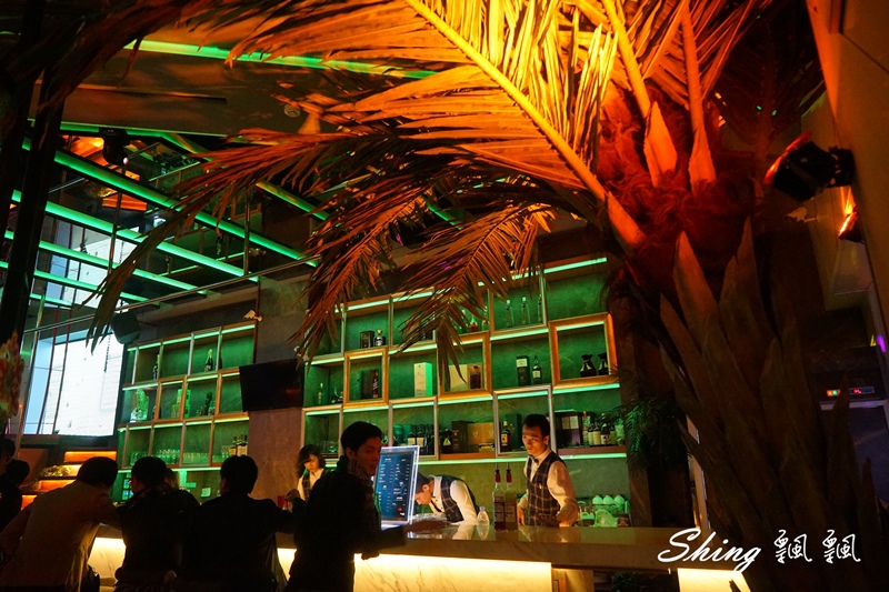 [台中] Myth Club – 台中質感night bar夜店，台灣舞孃俱樂部，大推提拉米蘇調酒，台中夜生活首選! @博士生瘋狂日記