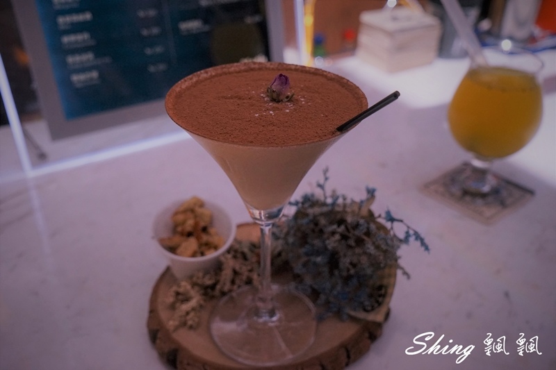 [台中] Myth Club – 台中質感night bar夜店，台灣舞孃俱樂部，大推提拉米蘇調酒，台中夜生活首選! @博士生瘋狂日記
