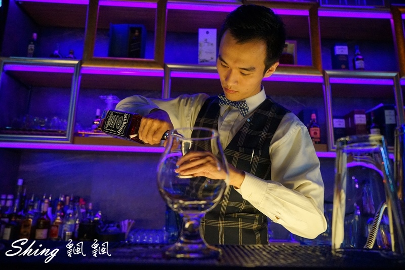[台中] Myth Club – 台中質感night bar夜店，台灣舞孃俱樂部，大推提拉米蘇調酒，台中夜生活首選! @博士生瘋狂日記