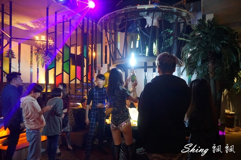 [台中] Myth Club – 台中質感night bar夜店，台灣舞孃俱樂部，大推提拉米蘇調酒，台中夜生活首選! @博士生瘋狂日記