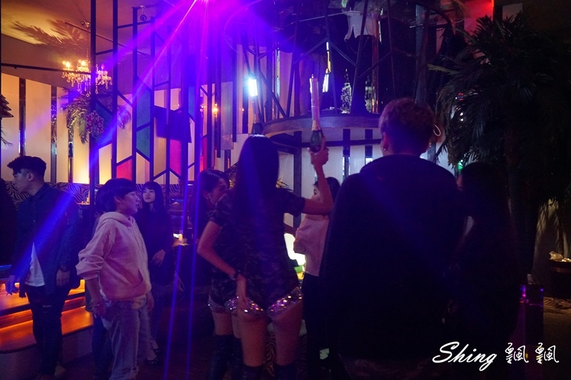 [台中] Myth Club – 台中質感night bar夜店，台灣舞孃俱樂部，大推提拉米蘇調酒，台中夜生活首選! @博士生瘋狂日記