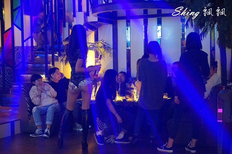[台中] Myth Club – 台中質感night bar夜店，台灣舞孃俱樂部，大推提拉米蘇調酒，台中夜生活首選! @博士生瘋狂日記