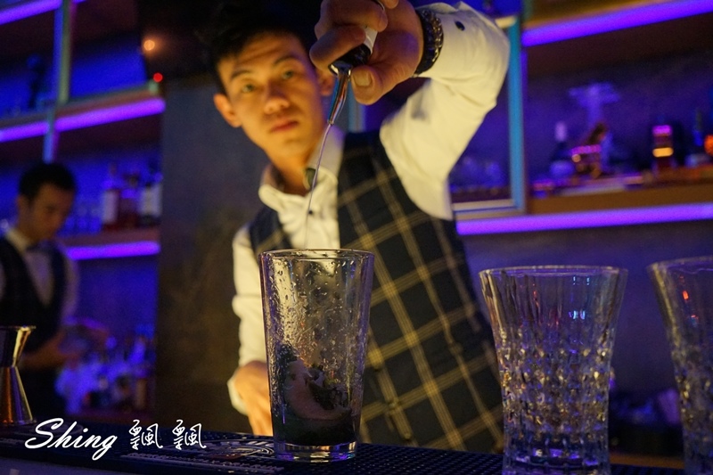 [台中] Myth Club – 台中質感night bar夜店，台灣舞孃俱樂部，大推提拉米蘇調酒，台中夜生活首選! @博士生瘋狂日記