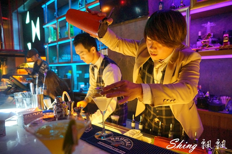 [台中] Myth Club – 台中質感night bar夜店，台灣舞孃俱樂部，大推提拉米蘇調酒，台中夜生活首選! @博士生瘋狂日記