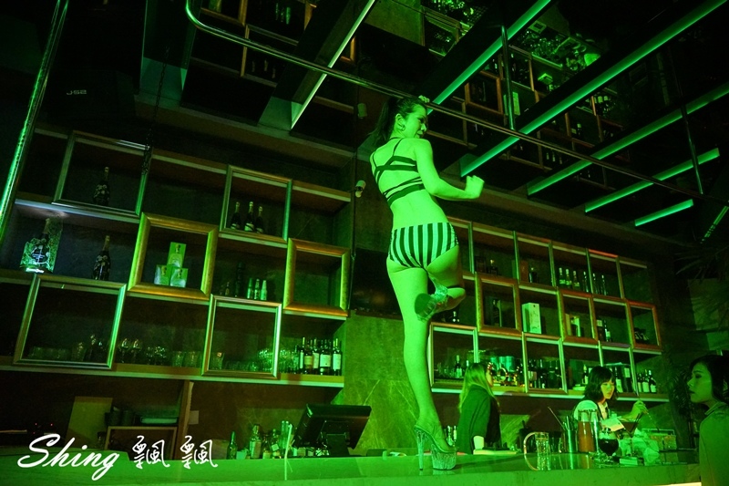 [台中] Myth Club – 台中質感night bar夜店，台灣舞孃俱樂部，大推提拉米蘇調酒，台中夜生活首選! @博士生瘋狂日記