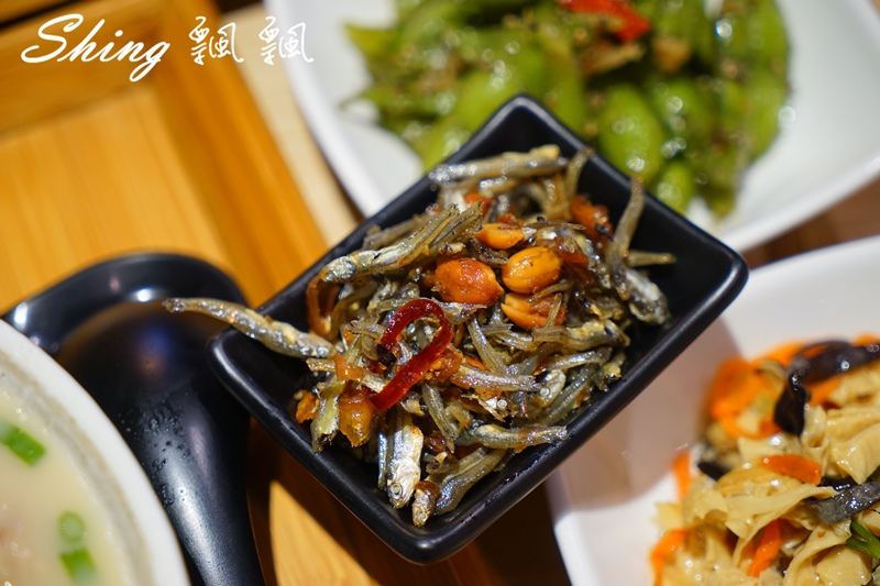 [台中]一七五同烏龍食麵所 – 台中平價烏龍麵食，大推南蠻酸辣烏龍麵，冬天吃更暖心 @博士生瘋狂日記